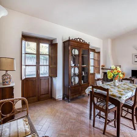 Dom wakacyjny Mansion In With Pool & Garden *